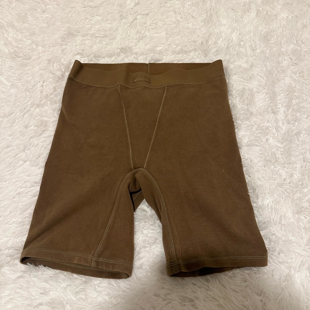 SKIMS Outdoor seamed biker shorts ! In color sepia. NEVER worn
